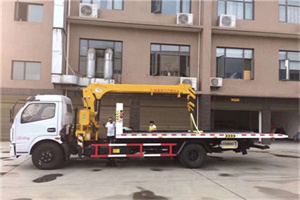 玉门附近汽车轮胎更换